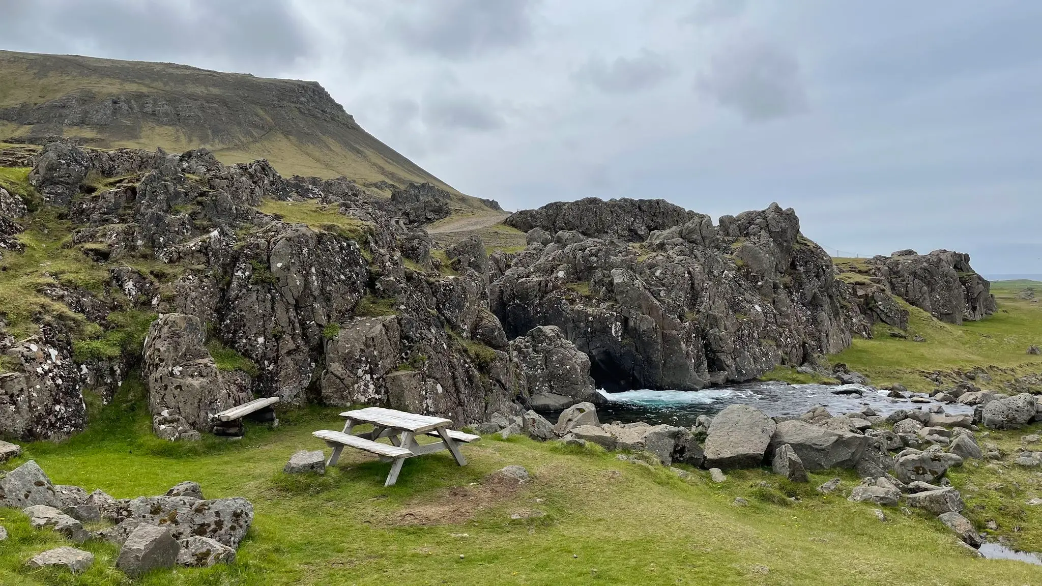 Picnic table at the beginning of the walk