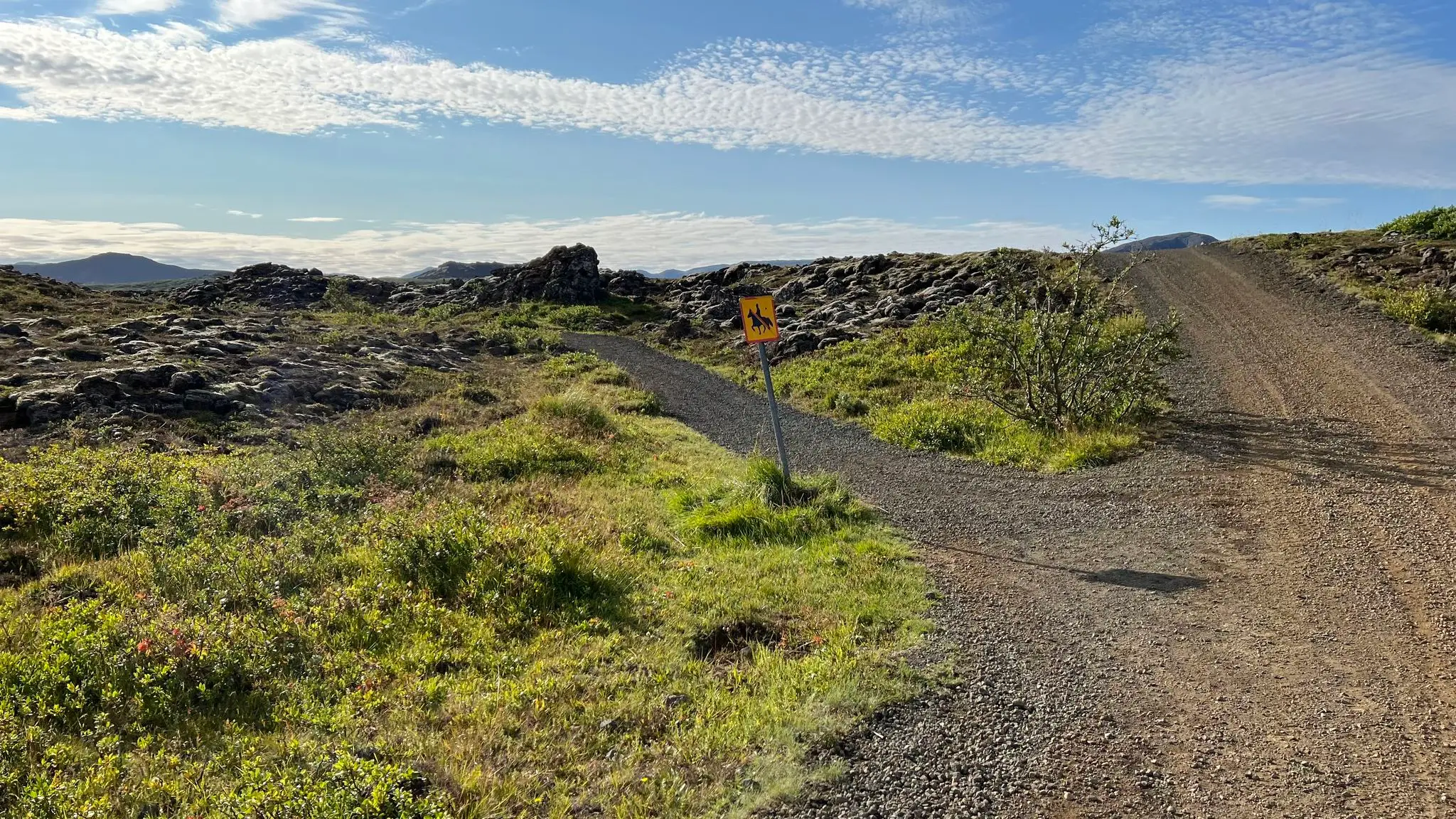 Continue on gravel path