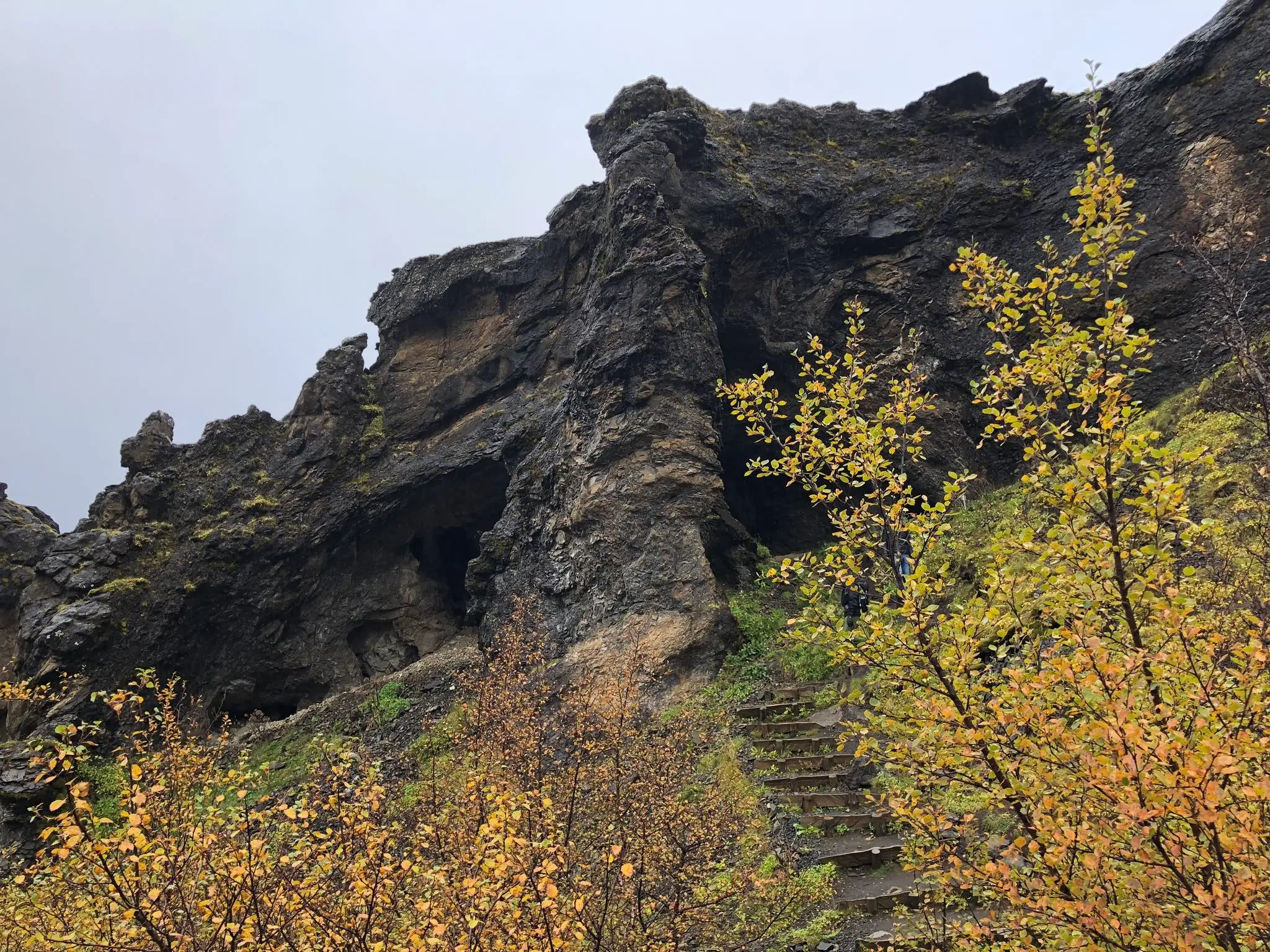 Descending towards Botnsá from the cave
