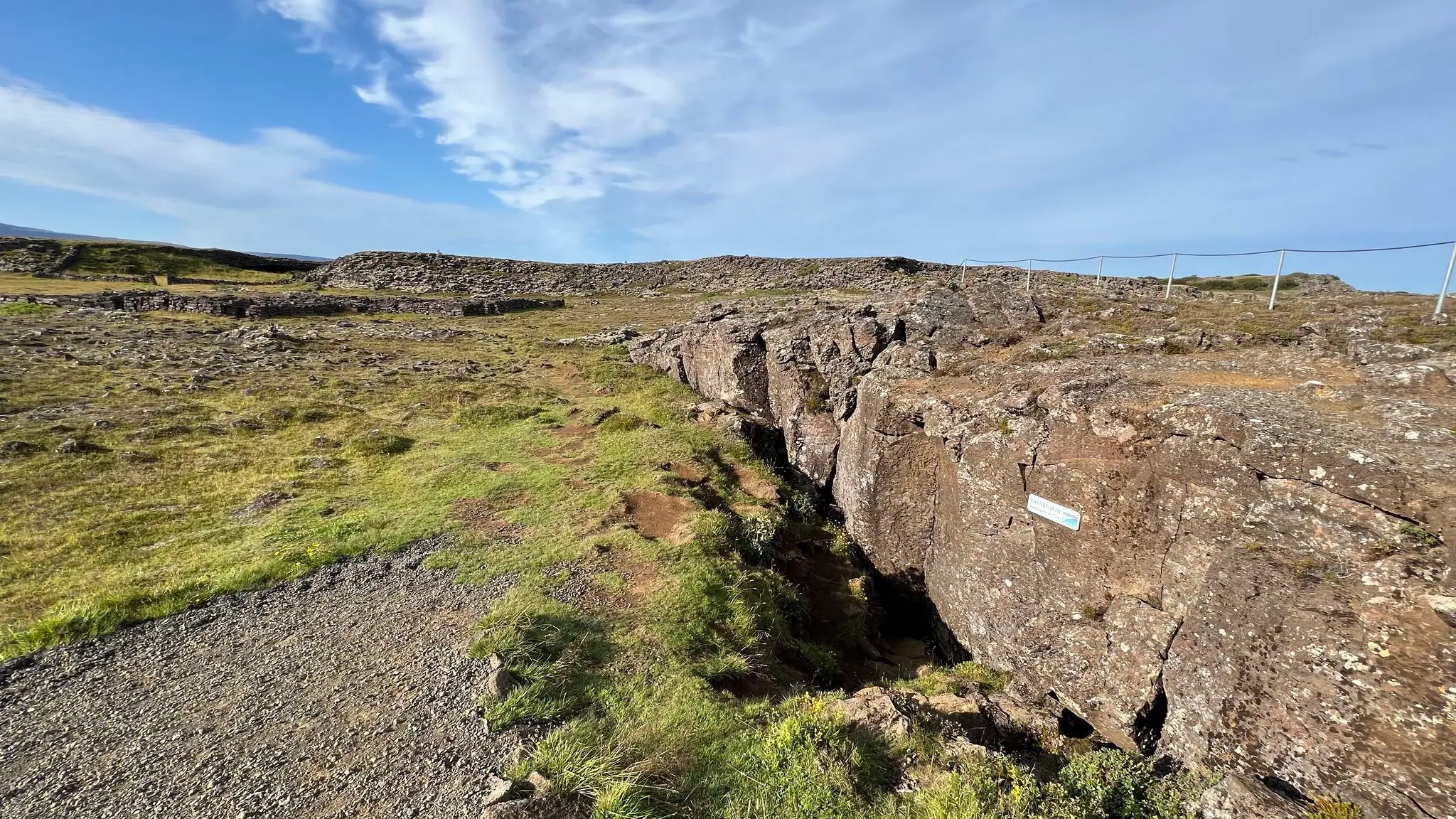 Deep fissures