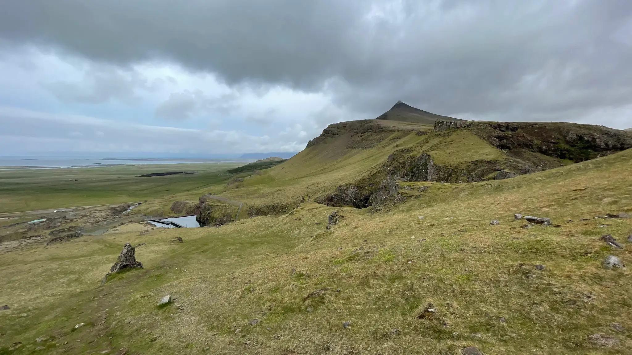 Grassy lower slopes, Geirmundartindur in the background