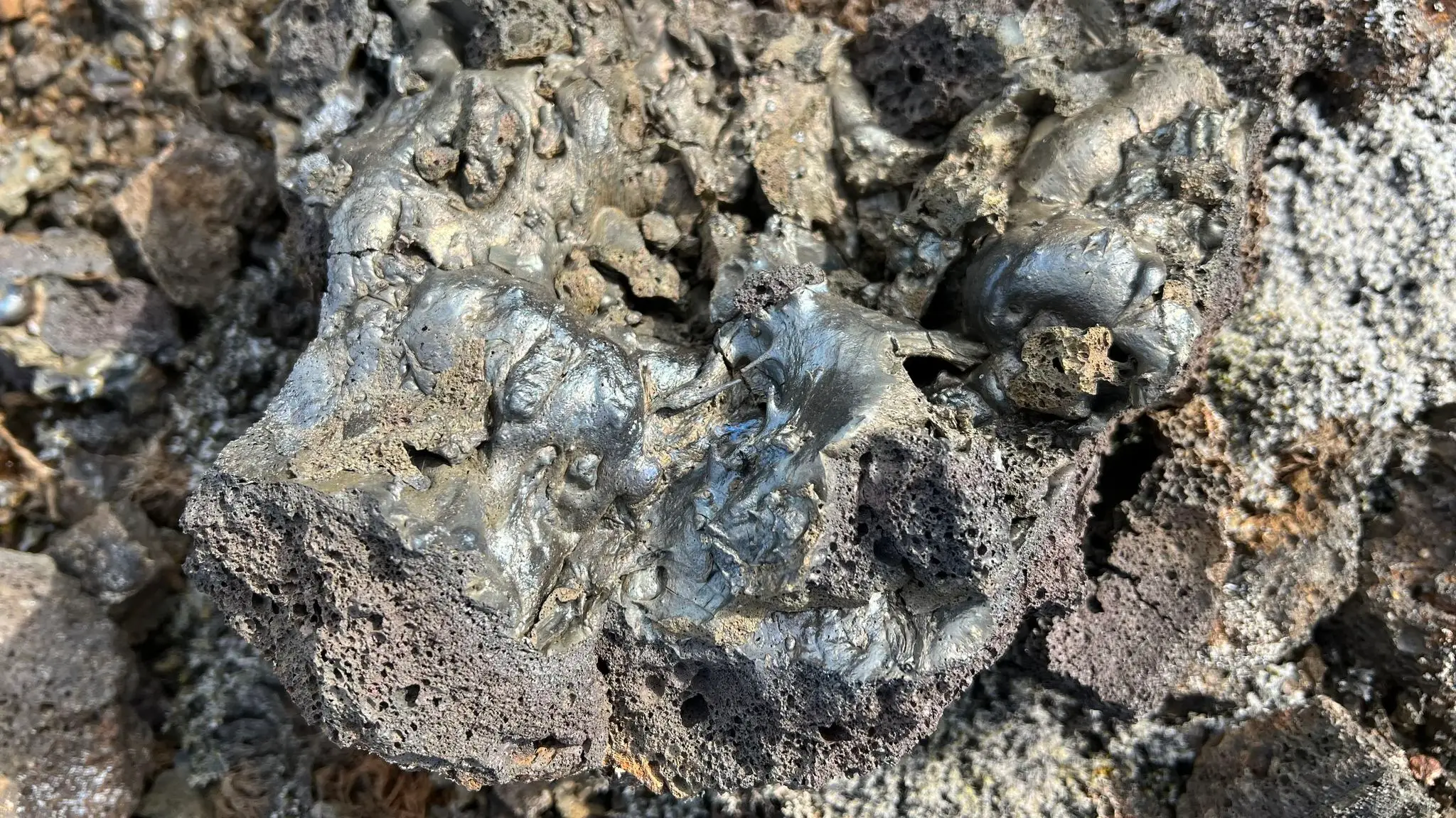 Shiny tachylite on the crater’s edge