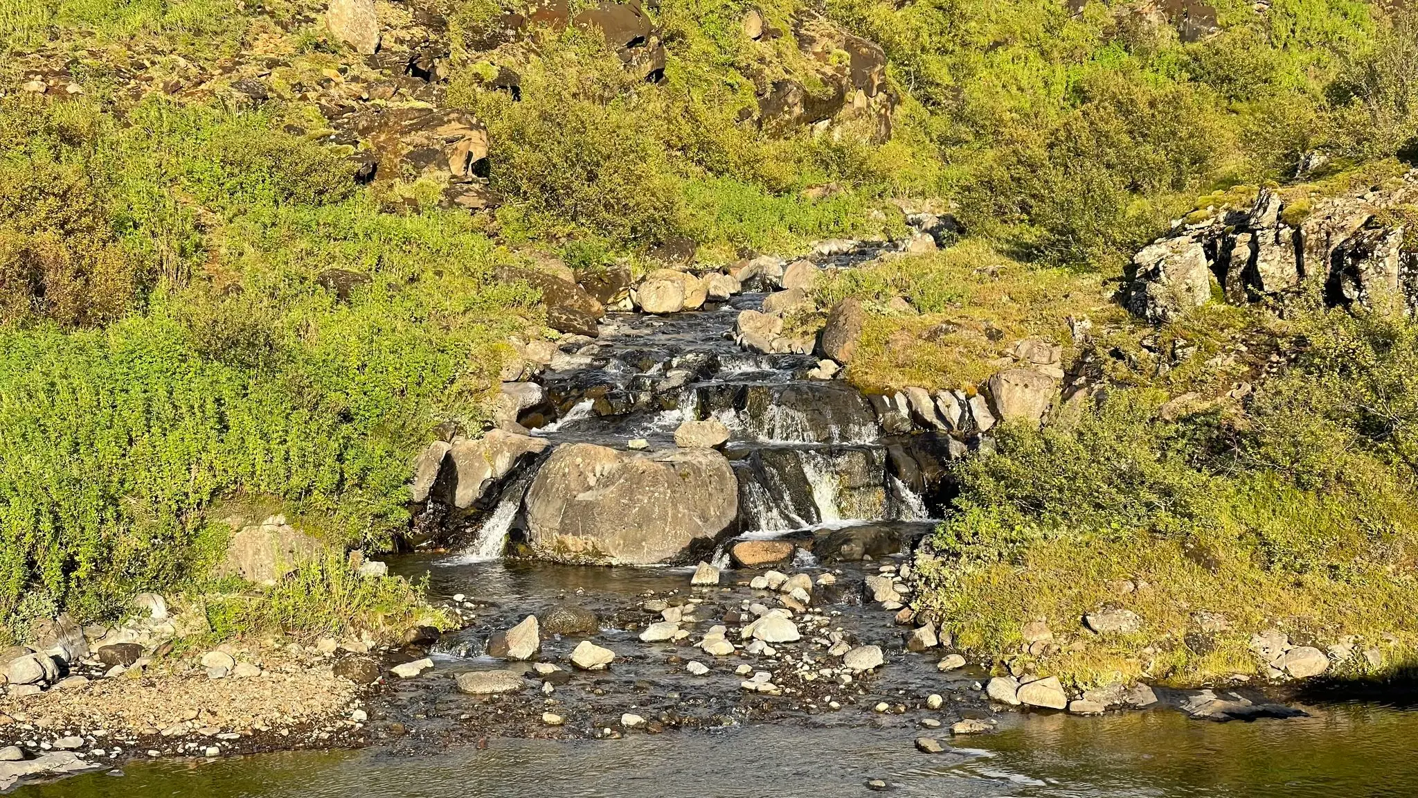 Small waterfalls near Leggjabrjótur