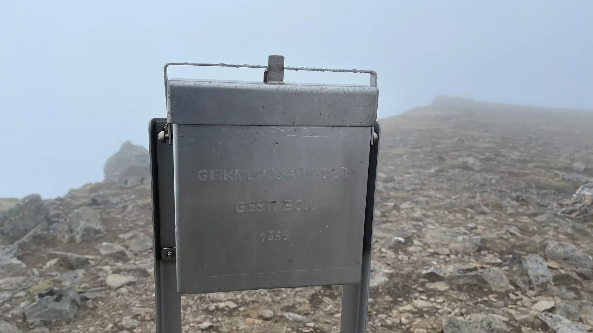 Trail guestbook on Geirmundartindur