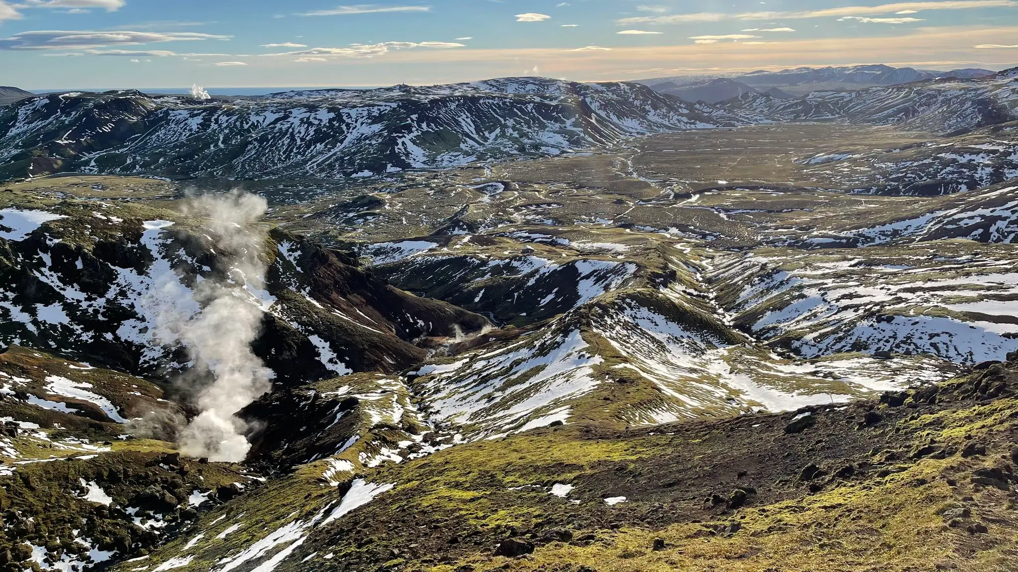 Descent route with geothermal area to the left