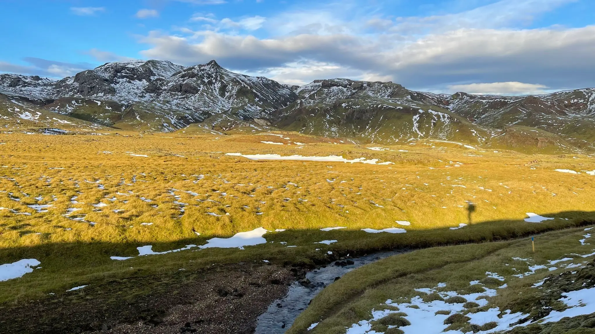 Trail starts on the edge of the valley