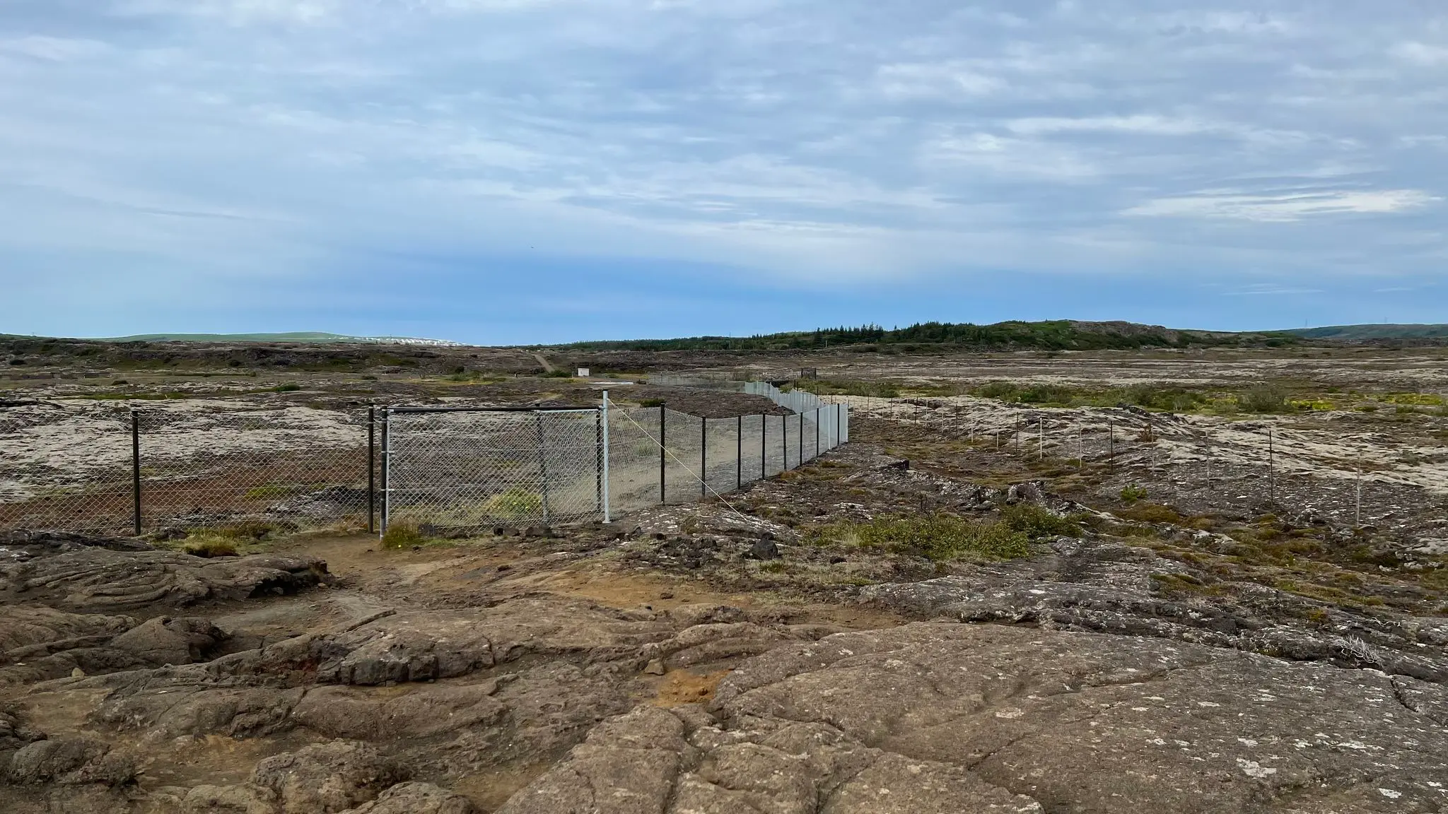 Bypass fence around Kaldá reservoir